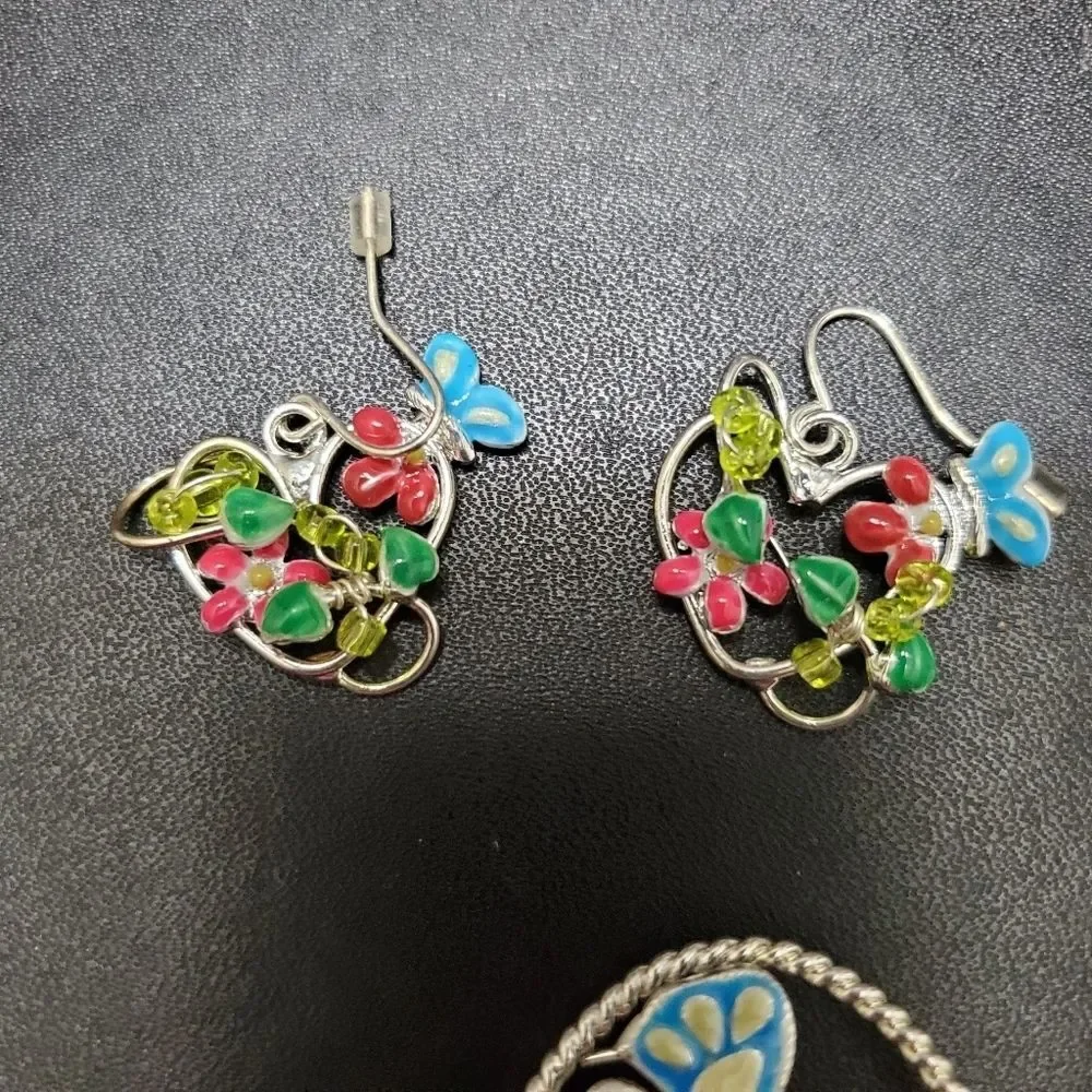 Silver tone heart-shaped flower matching brooch earring set